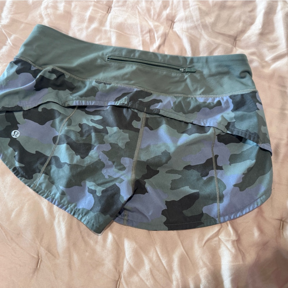 lululemon athletica speed 2.5” Camo Shorts - Green and Blue